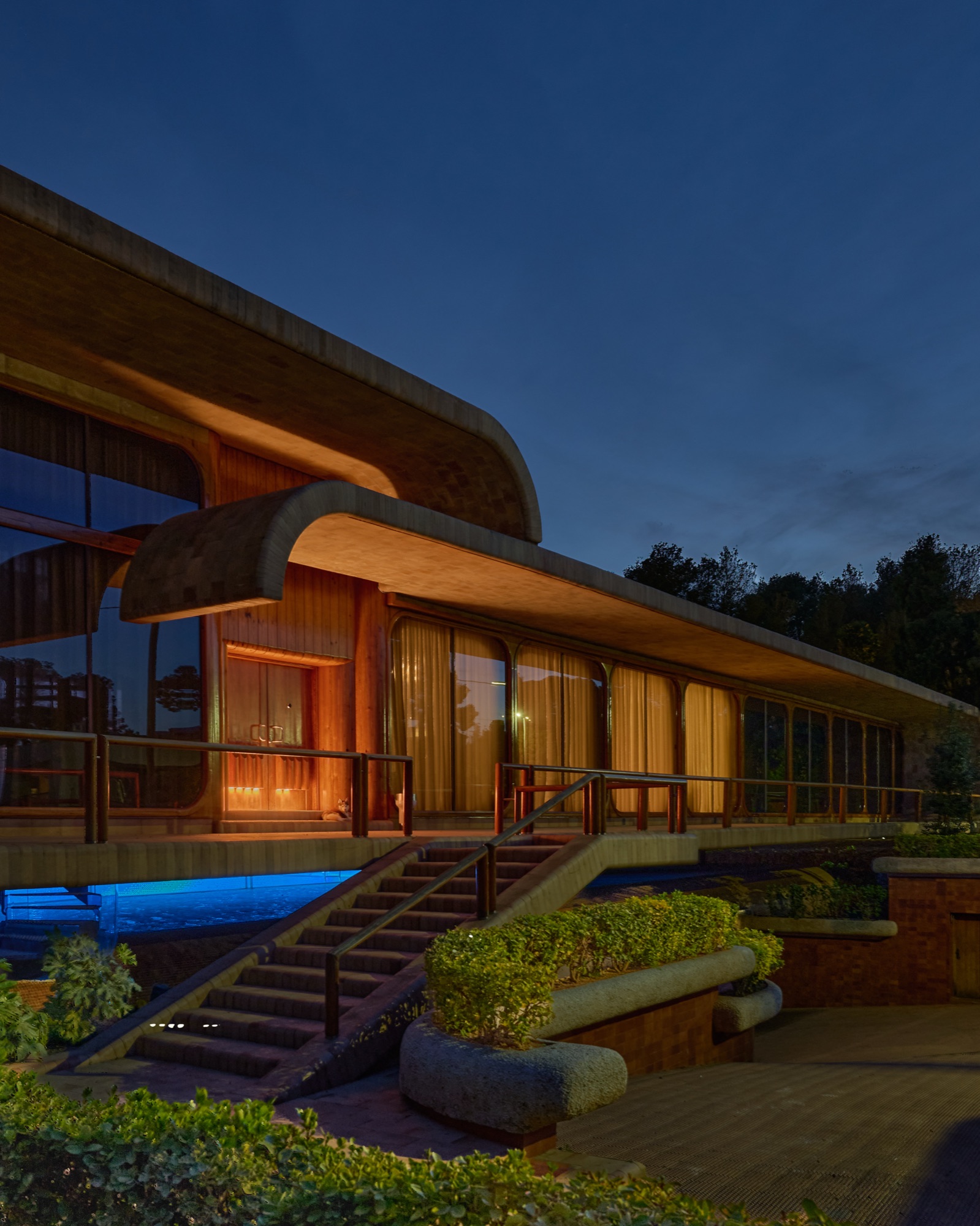 Casa Axis at dusk